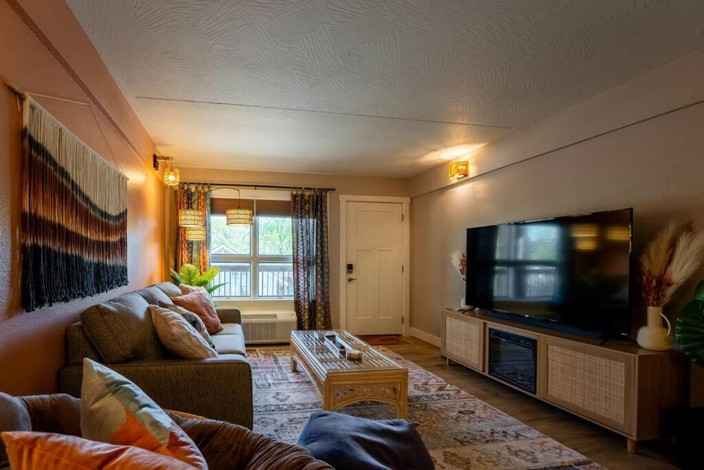 Pet Friendly Boho Condo With Pool--Fitness Center--Next To The Branson Landing--Close To Convention Center And Kanakuk 외부 사진