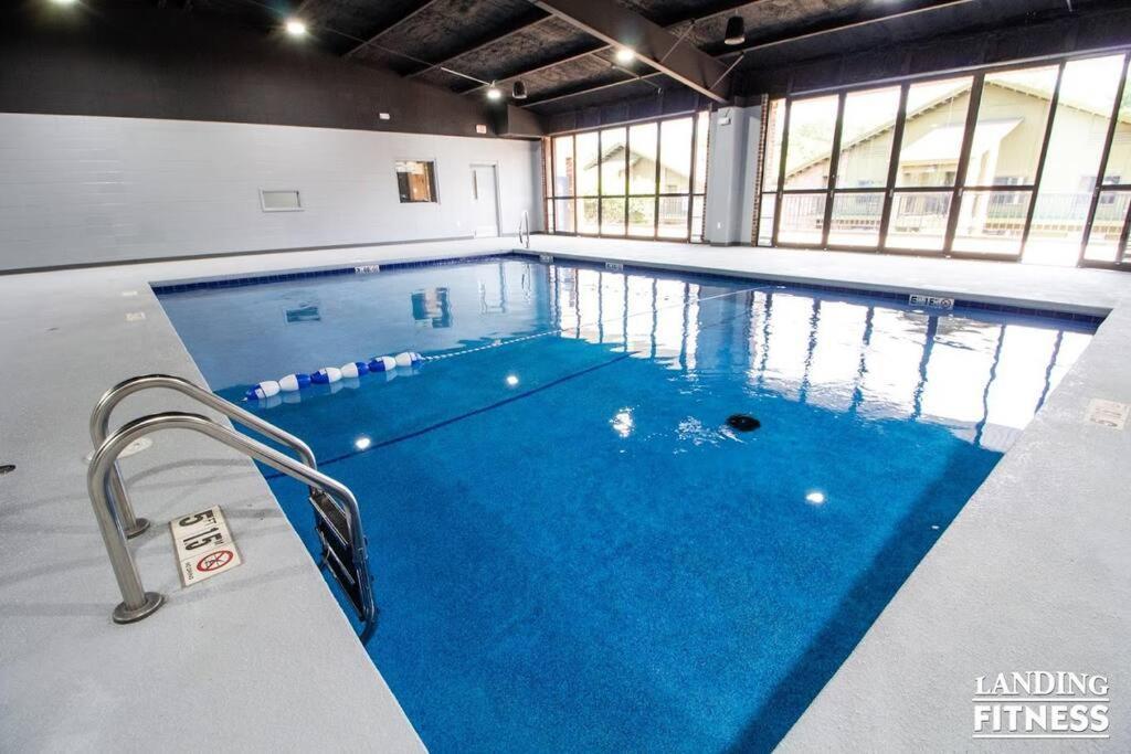 Pet Friendly Boho Condo With Pool--Fitness Center--Next To The Branson Landing--Close To Convention Center And Kanakuk 외부 사진