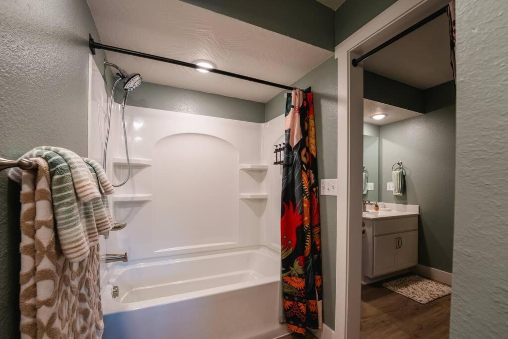 Pet Friendly Boho Condo With Pool--Fitness Center--Next To The Branson Landing--Close To Convention Center And Kanakuk 외부 사진