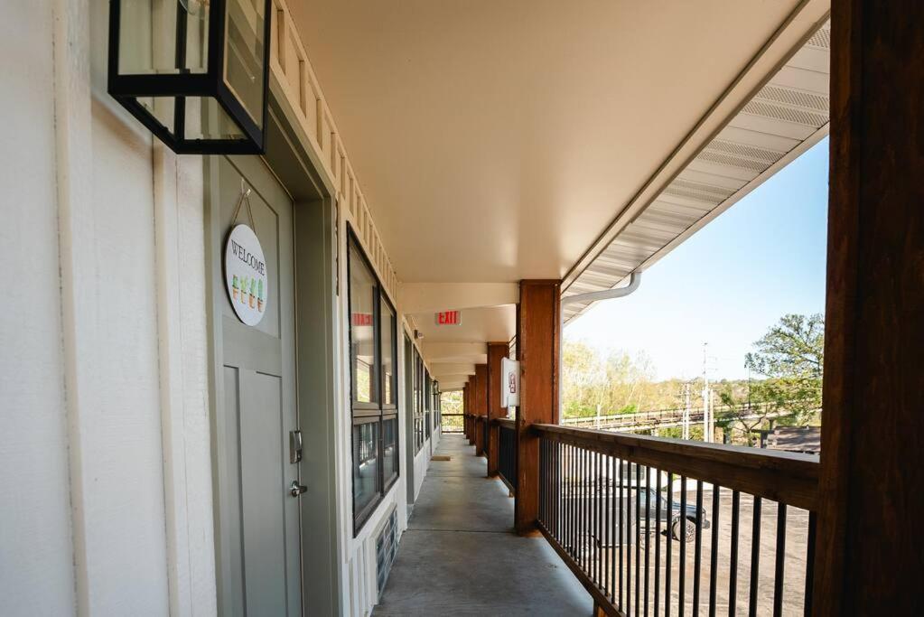 Pet Friendly Boho Condo With Pool--Fitness Center--Next To The Branson Landing--Close To Convention Center And Kanakuk 외부 사진