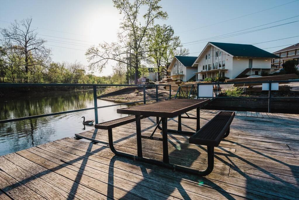 Pet Friendly Boho Condo With Pool--Fitness Center--Next To The Branson Landing--Close To Convention Center And Kanakuk 외부 사진