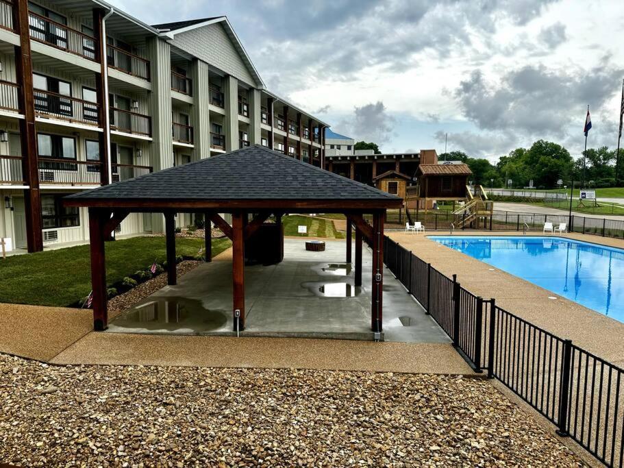 Pet Friendly Boho Condo With Pool--Fitness Center--Next To The Branson Landing--Close To Convention Center And Kanakuk 외부 사진