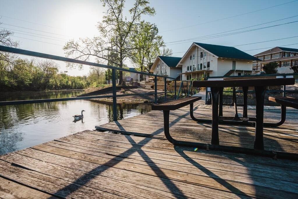 Pet Friendly Boho Condo With Pool--Fitness Center--Next To The Branson Landing--Close To Convention Center And Kanakuk 외부 사진